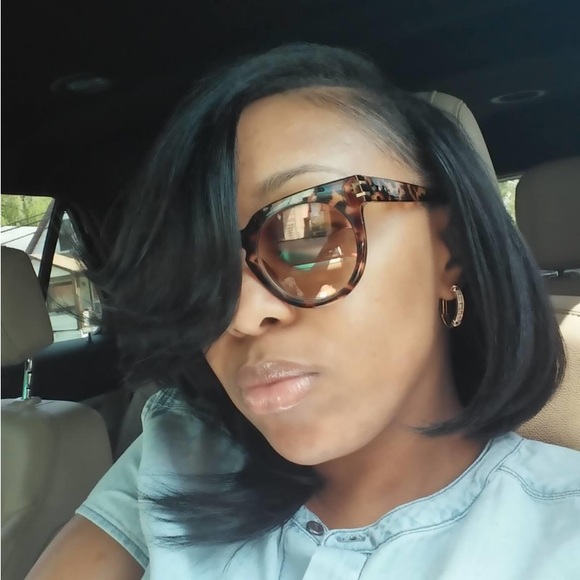 Meet your Posher, Chrissy Li - Picture 4 of 4